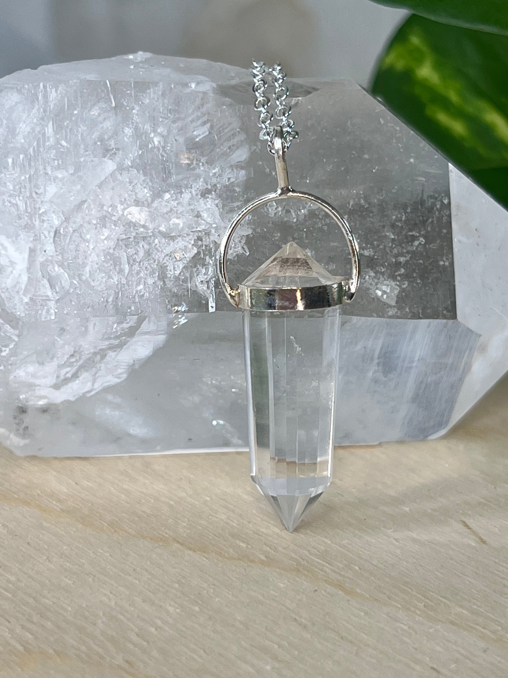 Vogel-quartz-pendant 