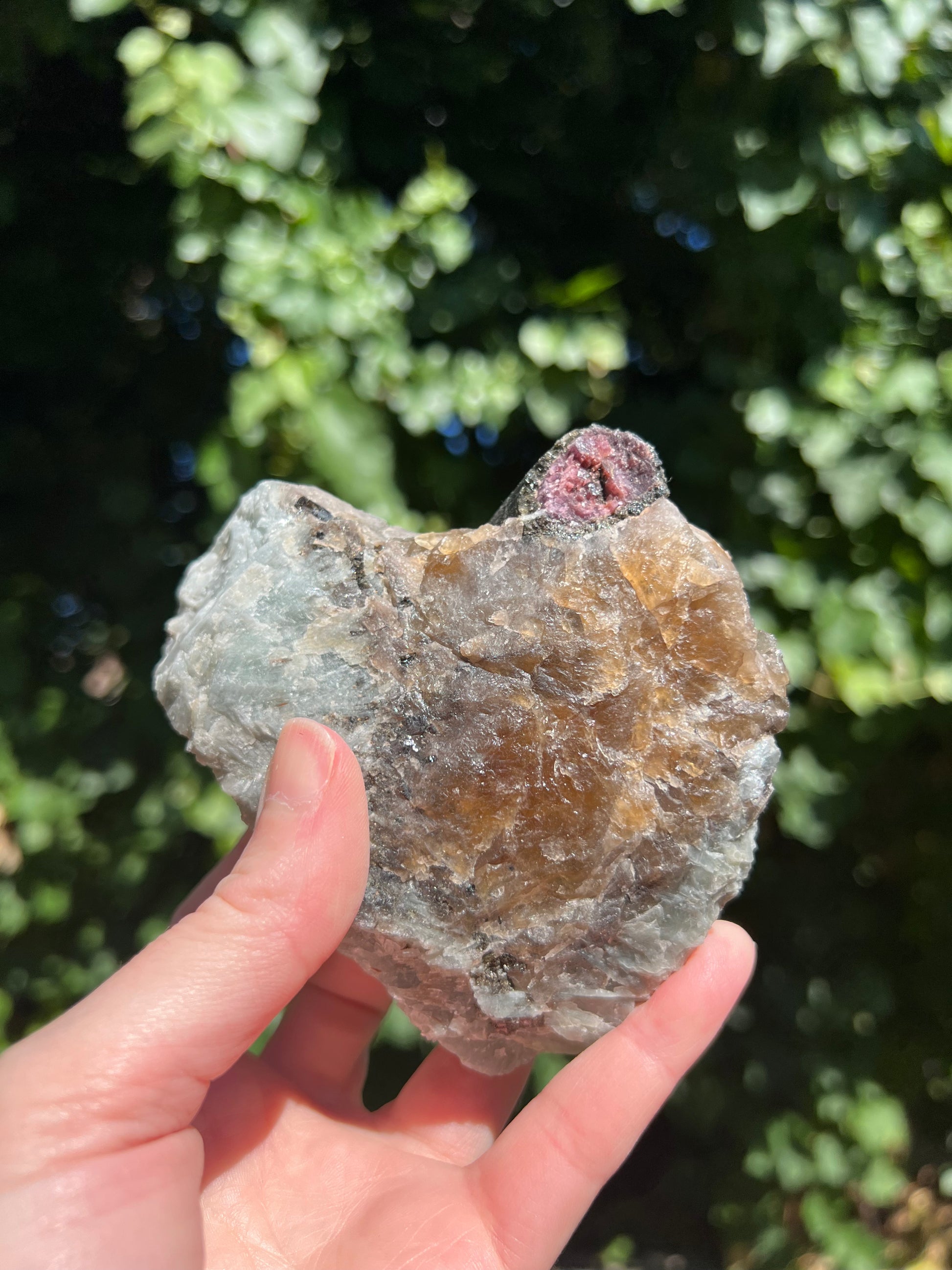 citrine-mixed-mineral-specimen-001