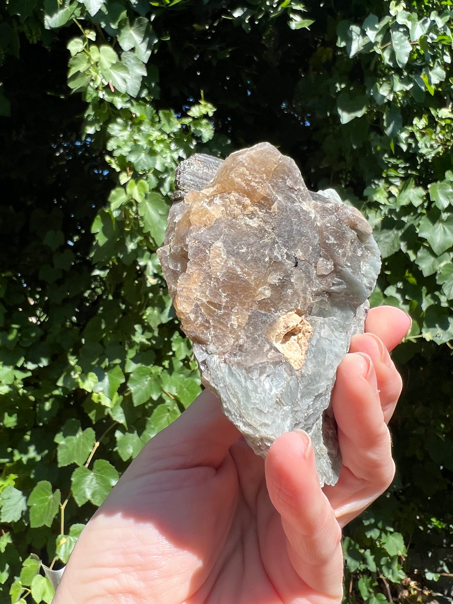 citrine-mixed-mineral-specimen-001